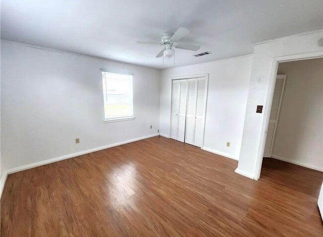 Building Photo - 734 Bellanger St