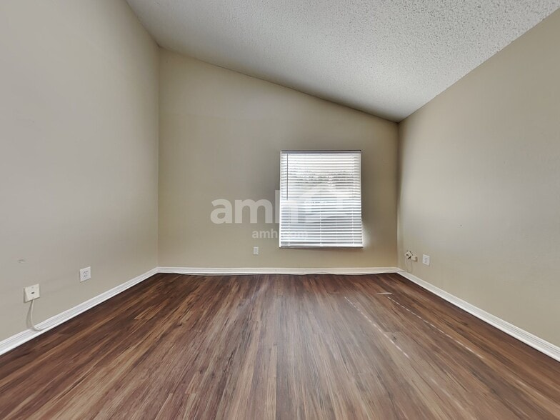 Building Photo - 2315 Kenwick Dr