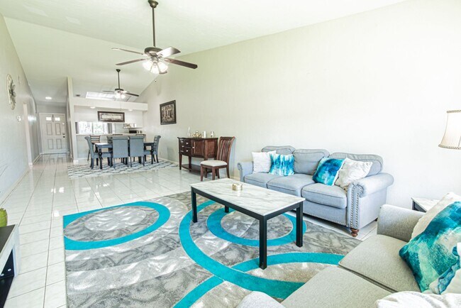 Building Photo - Fully Furnished Naples Condo with Resort-Style Living