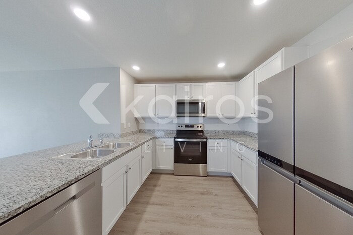 Building Photo - 8684 SW 44th Ct