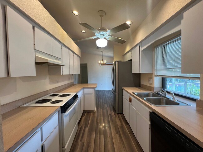 Building Photo - ANNUAL, UNFURNISHED * POOL * CANAL ** AVAIL 8/1/26 * 3 BEDS/2 BATHS * $2,095/month