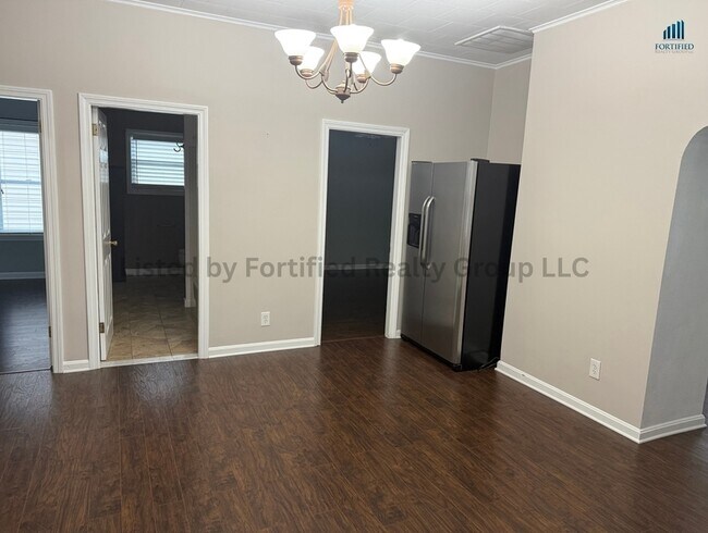 Building Photo - 1232 N Main St