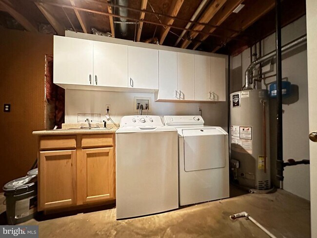 Building Photo - 9799 Mock Orange Ct