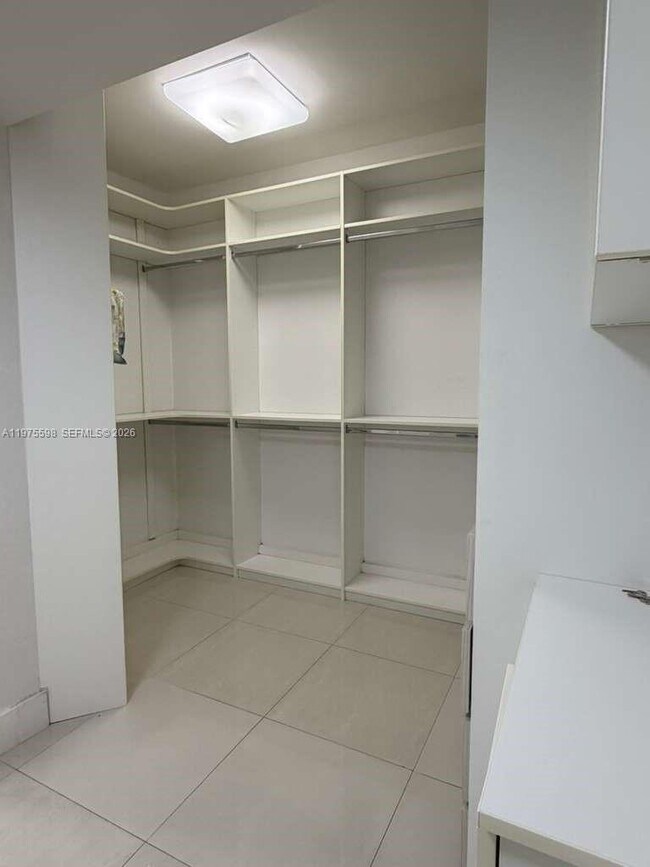 Building Photo - 20281 E Country Club Dr