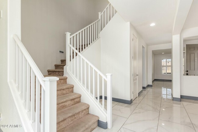 Building Photo - 9567 W Robin Ln