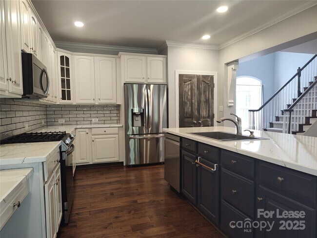 Building Photo - 9009 Hammersley Dr