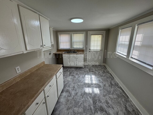 Building Photo - 1100 Chapel St