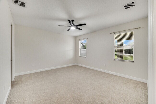 Building Photo - 3 bedroom Loren Cove Unit with Access to A...