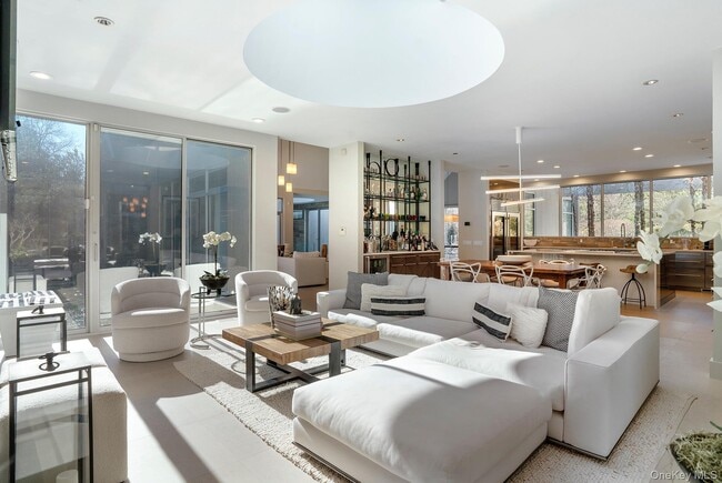 Building Photo - 7 Rolling Wood Ln