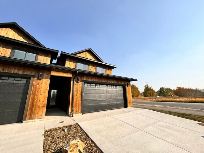 Building Photo - Modern, Spacious 3-Bedroom Townhome in the...