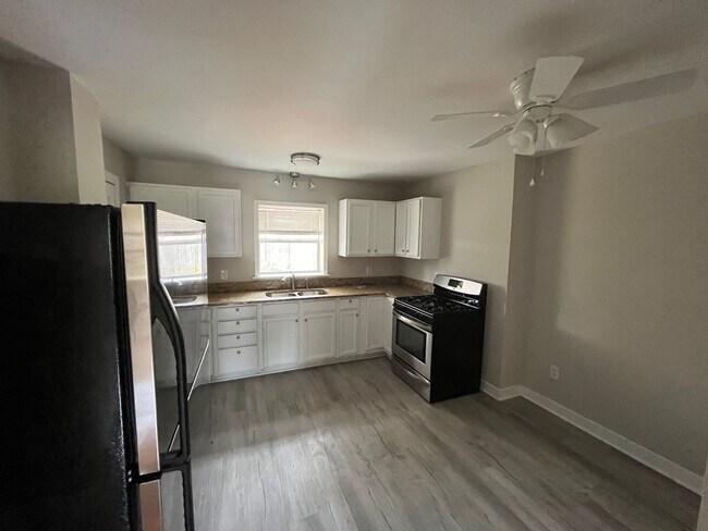 Building Photo - 3406 Cutshaw Ave