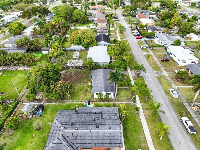 Building Photo - 1610 NW 9th Ct