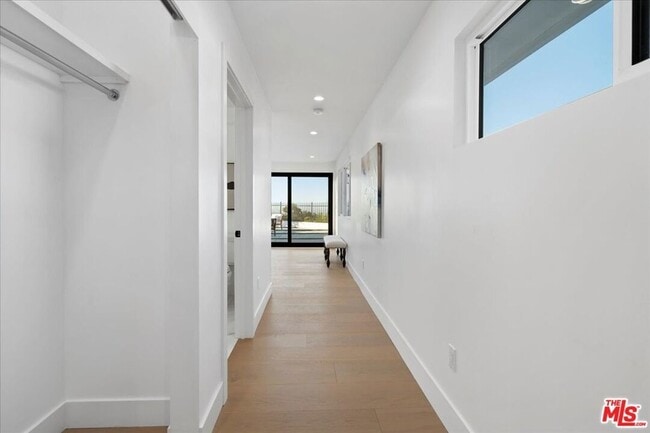 Building Photo - 15655 Castlewoods Dr