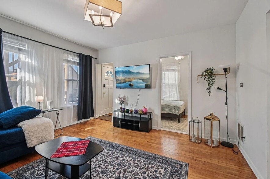 Building Photo - 5017 N Meade Ave