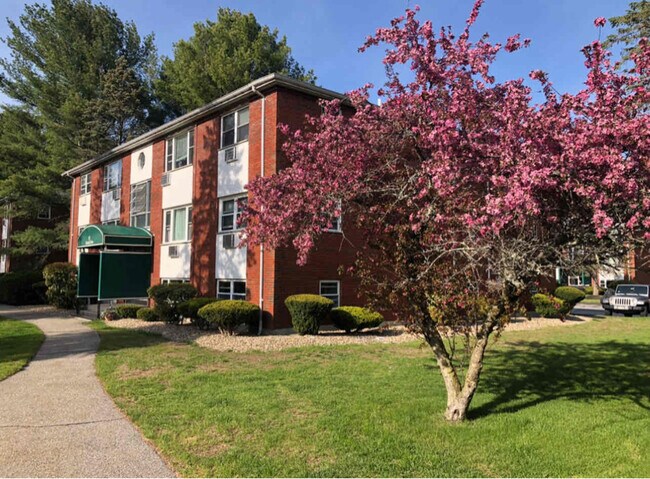 Building Photo - B3 Colonial Dr