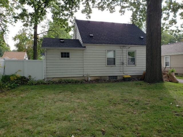 Building Photo - 1312 Wyandotte Ave