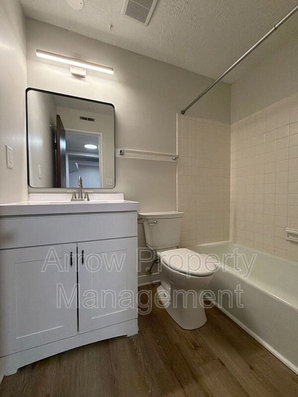 Building Photo - 649 S 18th St