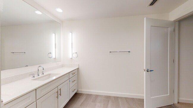 Building Photo - 920 N Osceola Ave