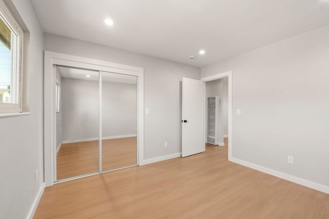 Building Photo - 3801 Lincoln Ave