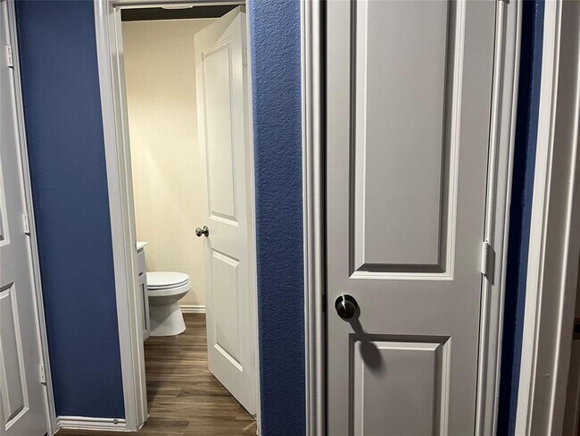 Building Photo - 104 Granville Ct