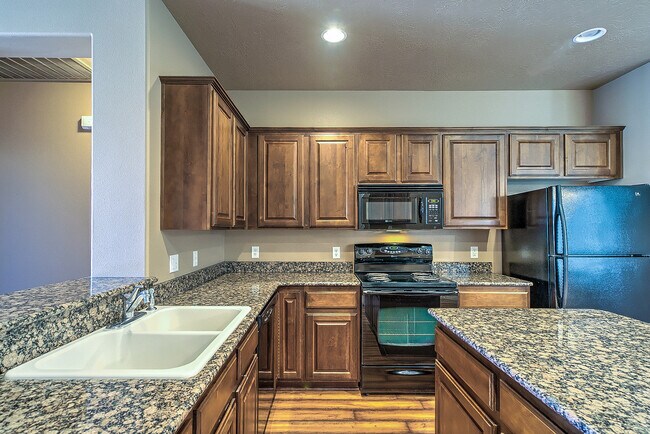 Building Photo - Beautiful Coral Canyon Home with Modern Up...