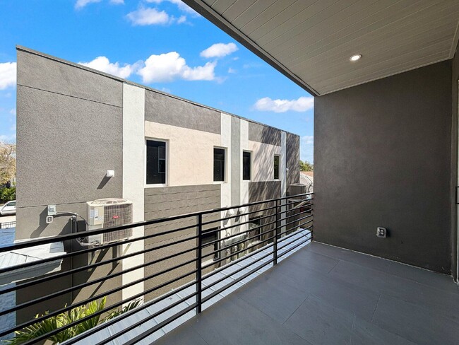 Building Photo - 342 14th St N