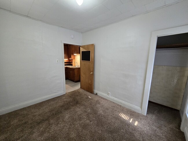 Building Photo - 307 Riehl St