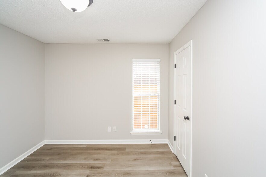 Building Photo - 13227 Sandbourne S