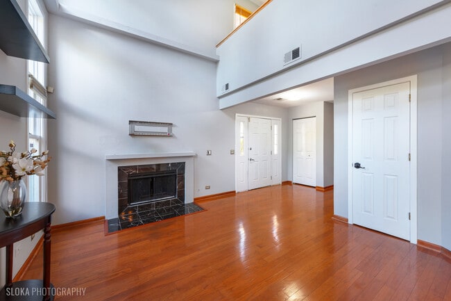 Building Photo - 2342 Hamilton Pl