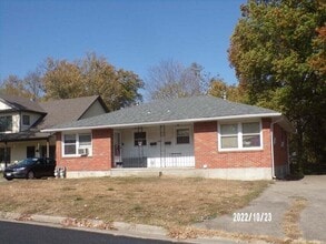 Building Photo - 1405 Pearl Ave