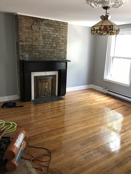 Building Photo - 43 Elm St