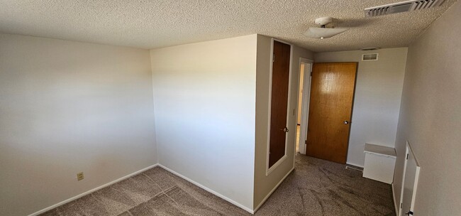 Building Photo - 1575 S Roosevelt Rd 6