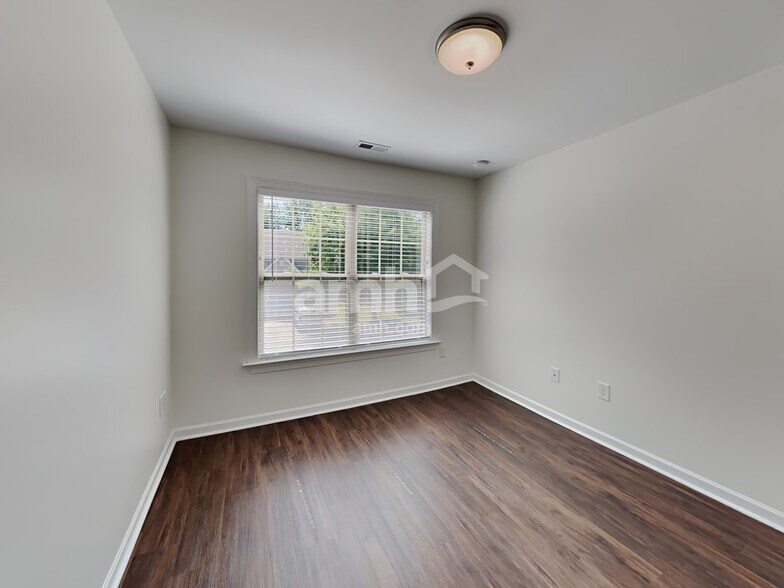 Building Photo - 746 Sycamore Springs Dr