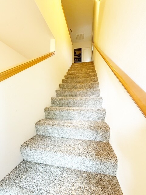 Building Photo - 317 NE Miramar Cir