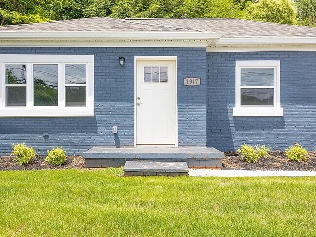 Building Photo - 2 Bedrooms • 2 Full Bathrooms • ~1,254?sq?ft • ~0.34-acre lot