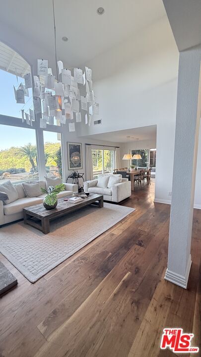 Building Photo - 987 Brookview Ave