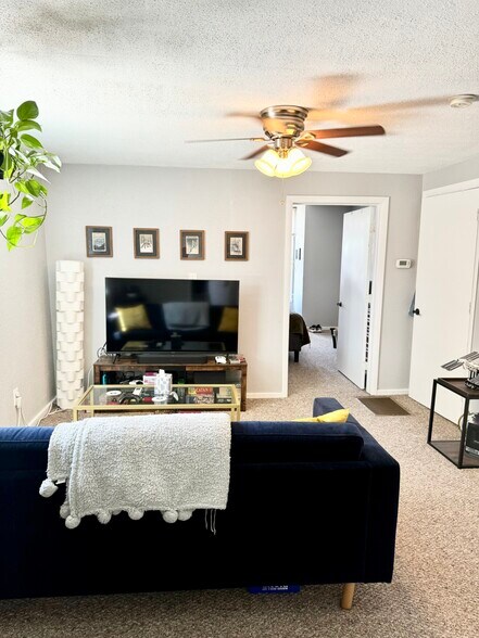 Building Photo - 27 Florence St