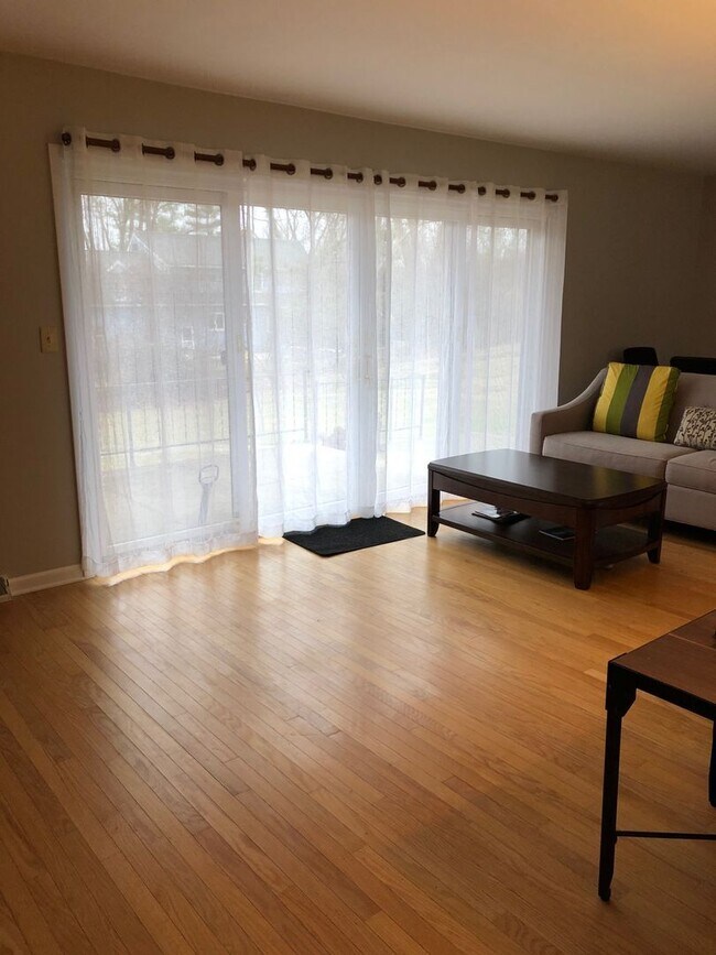 Building Photo - Charming 5 BD/3 BA down the street from Kelley and Luddy!