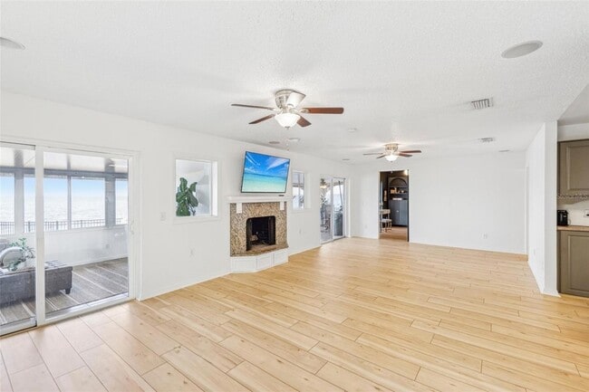 Building Photo - 3420 Lake Harney Cir