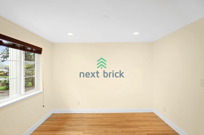 Building Photo - Spacious 5 Bed 2.5 Bath for Rent in Bellevue!