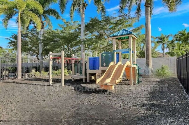 Building Photo - 1685 Serrano Cir