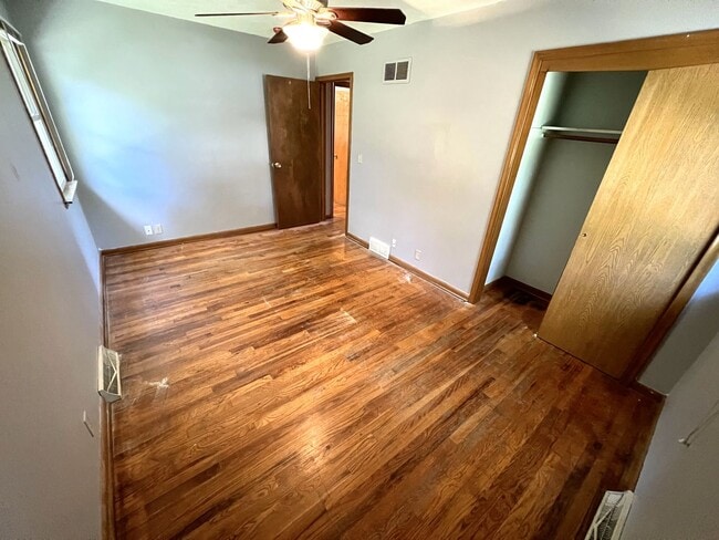 Building Photo - Bright & Spacious 3-Bedroom Duplex Unit on...