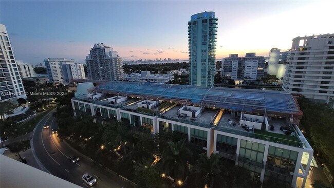 Building Photo - 6039 Collins Ave