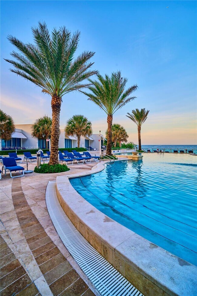 Building Photo - 3101 S Ocean Dr