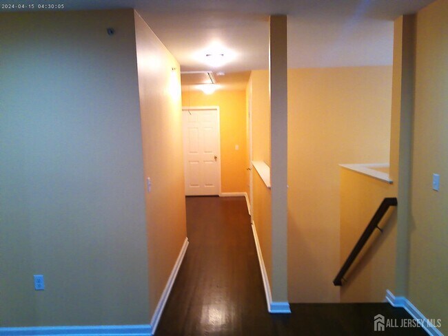 Building Photo - 228 Pinelli Dr