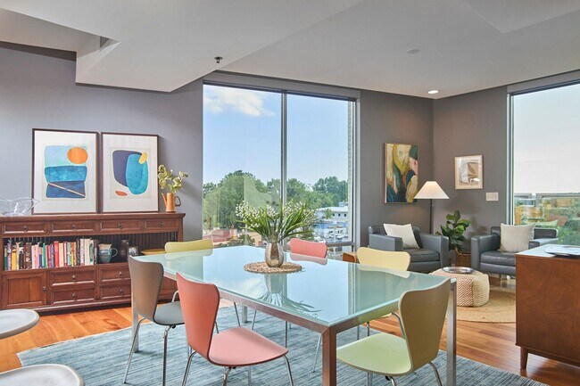 Building Photo - Effortless Downtown Living in the Heart of...