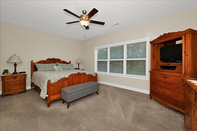 Building Photo - 3 Bedroom, 2 Bath brick home.