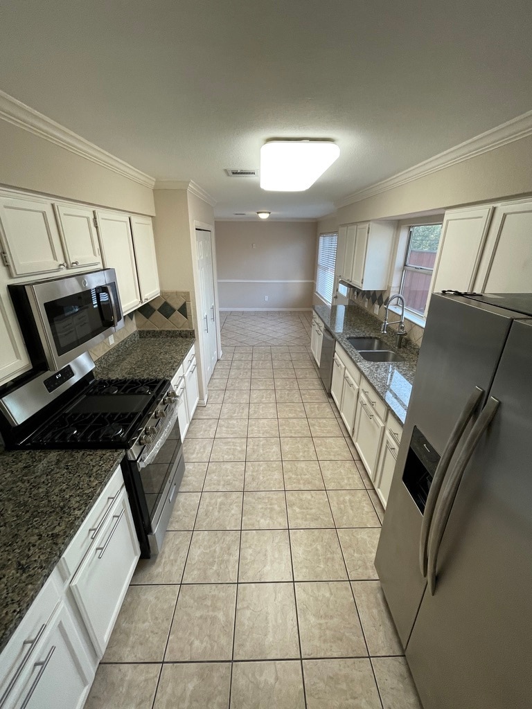 Building Photo - 4106 Cortina Dr