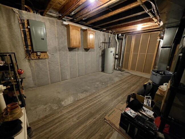 Building Photo - FREE SEPTEMBER RENT for this Spacious 4-Bedroom Home with Vaulted Ceilings with Finished Basement...