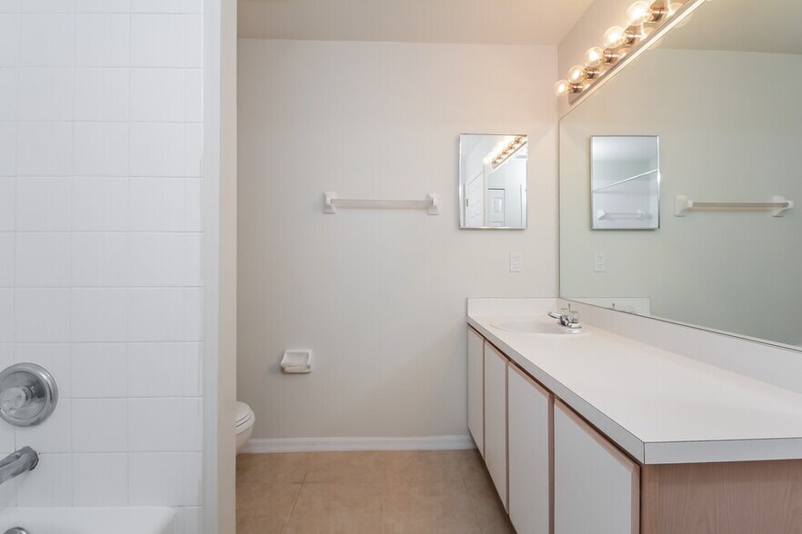 Building Photo - 11852 Brenford Crest Dr